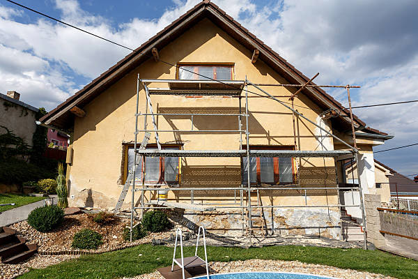 Maison nécessitant une rénovation et recherche de fuite de toiture